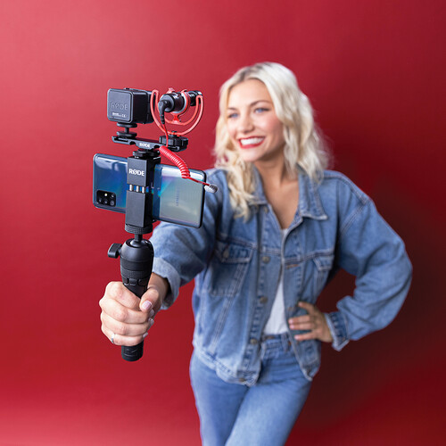 A girl using Rode Vlogger Kit 
